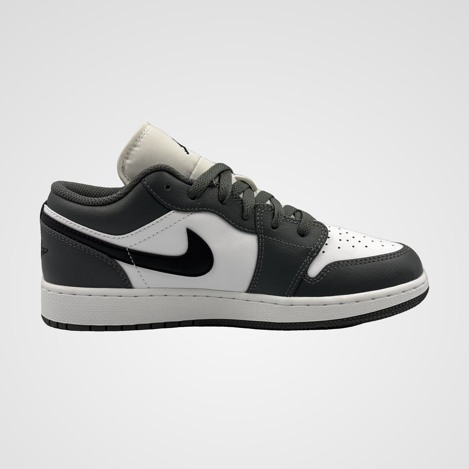 Air Jordan 1 Low GS Air Jordan 1 Low GS - Image 2