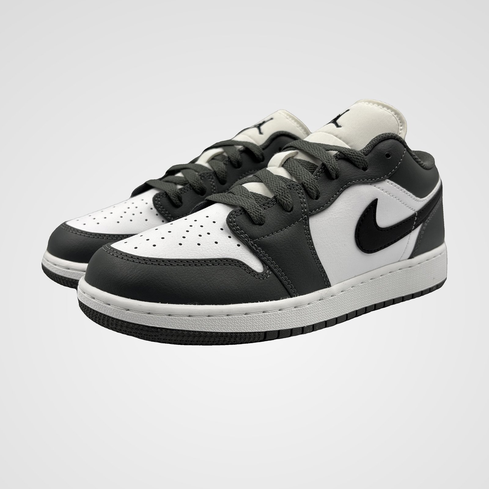 Air Jordan 1 Low GS Air Jordan 1 Low GS - Image 3