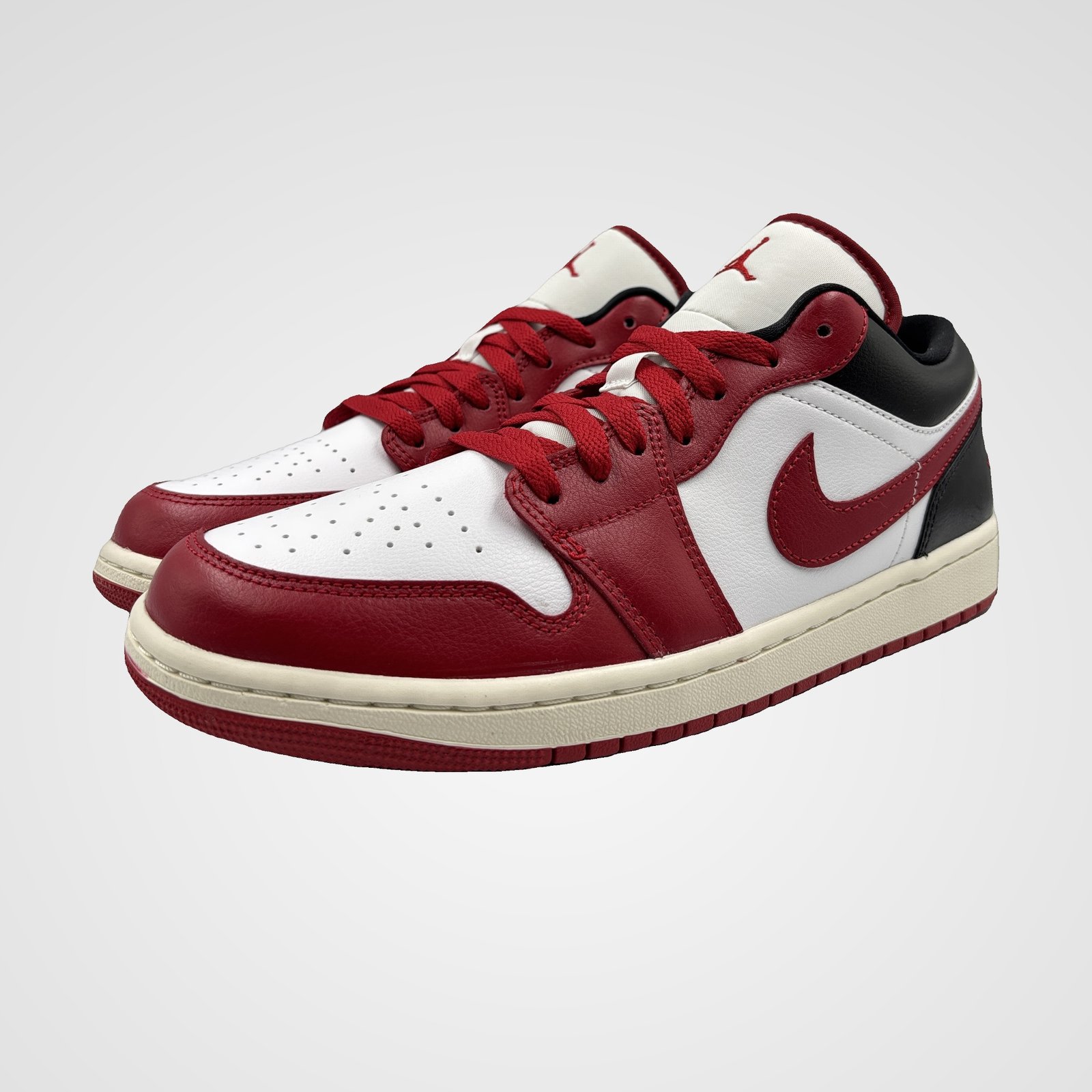 Air Jordan 1 Low "Bulls" Air Jordan 1 Low "Bulls" - Image 3