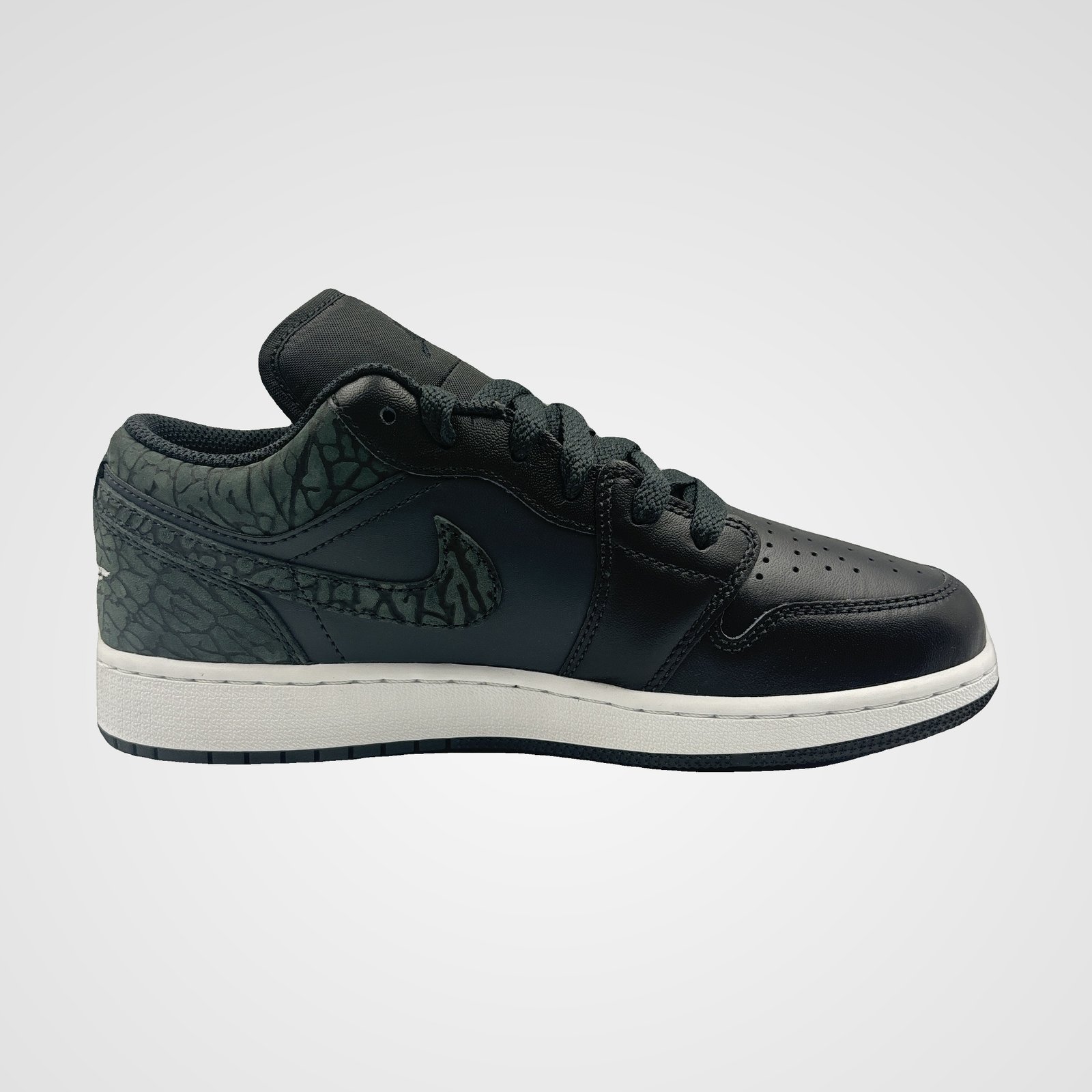 Air Jordan 1 Low GS Air Jordan 1 Low GS - Image 2