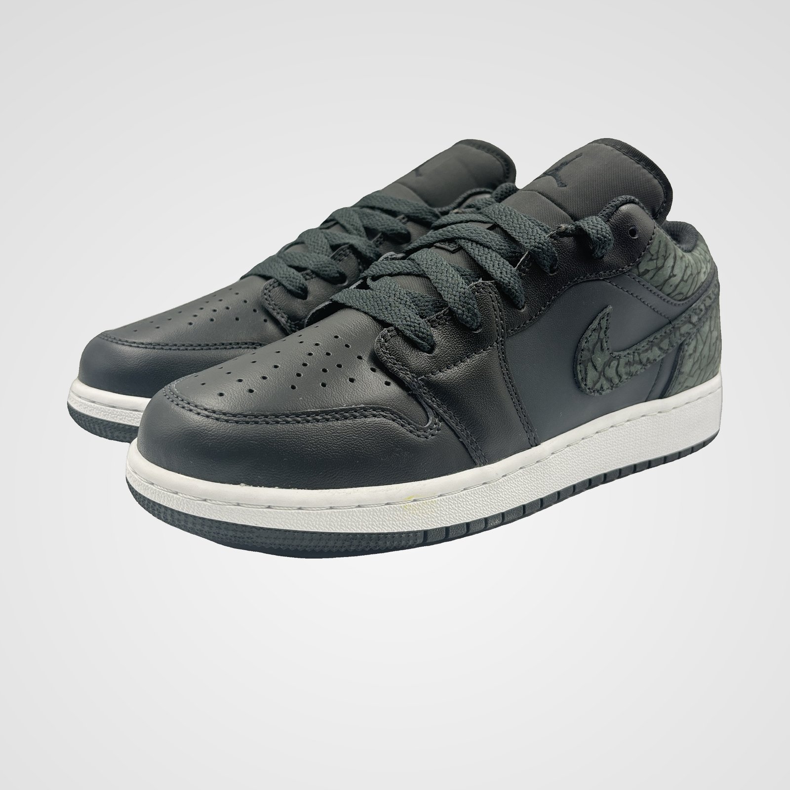 Air Jordan 1 Low GS Air Jordan 1 Low GS - Image 3