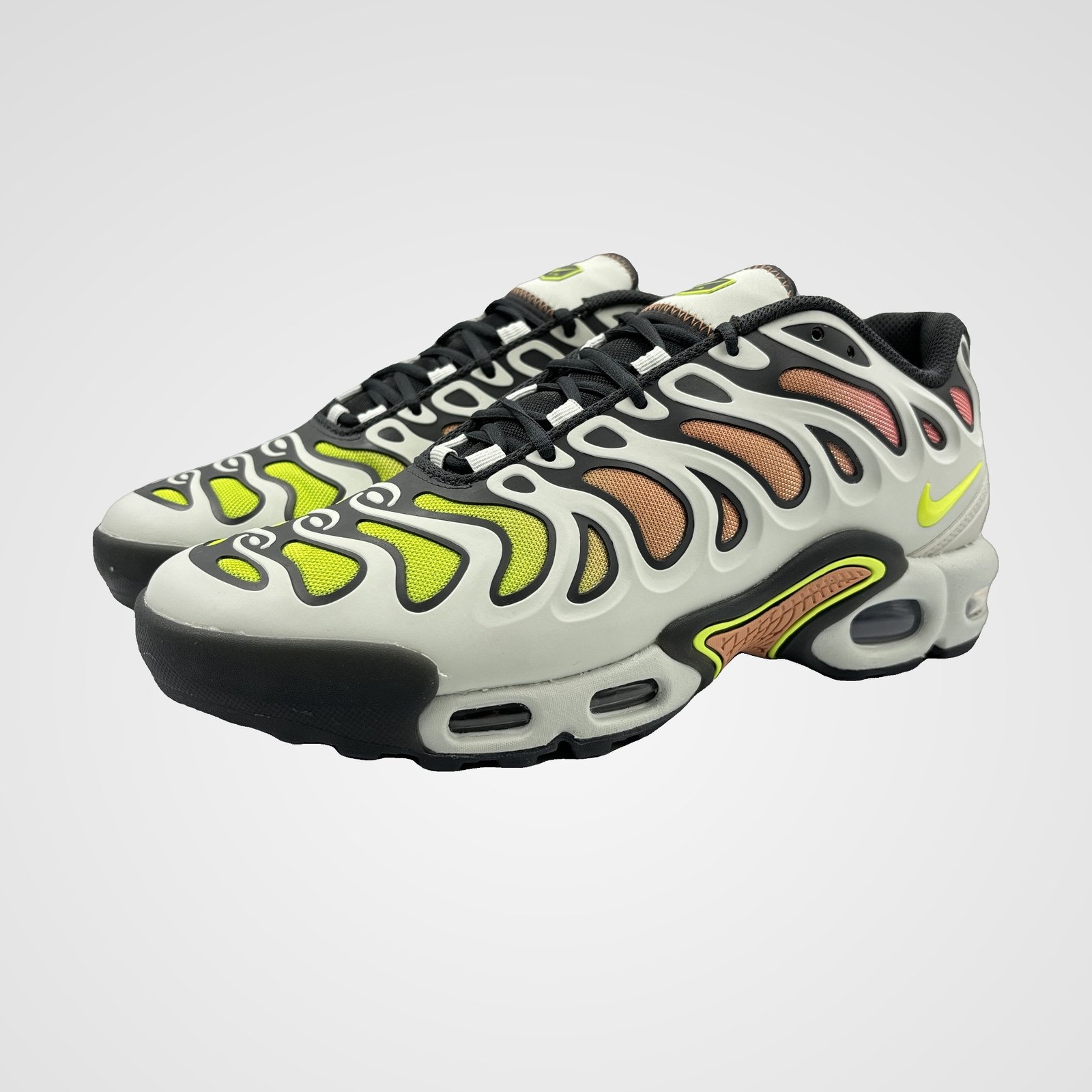 Nike Air Max Plus Drift Nike Air Max Plus Drift - Image 3