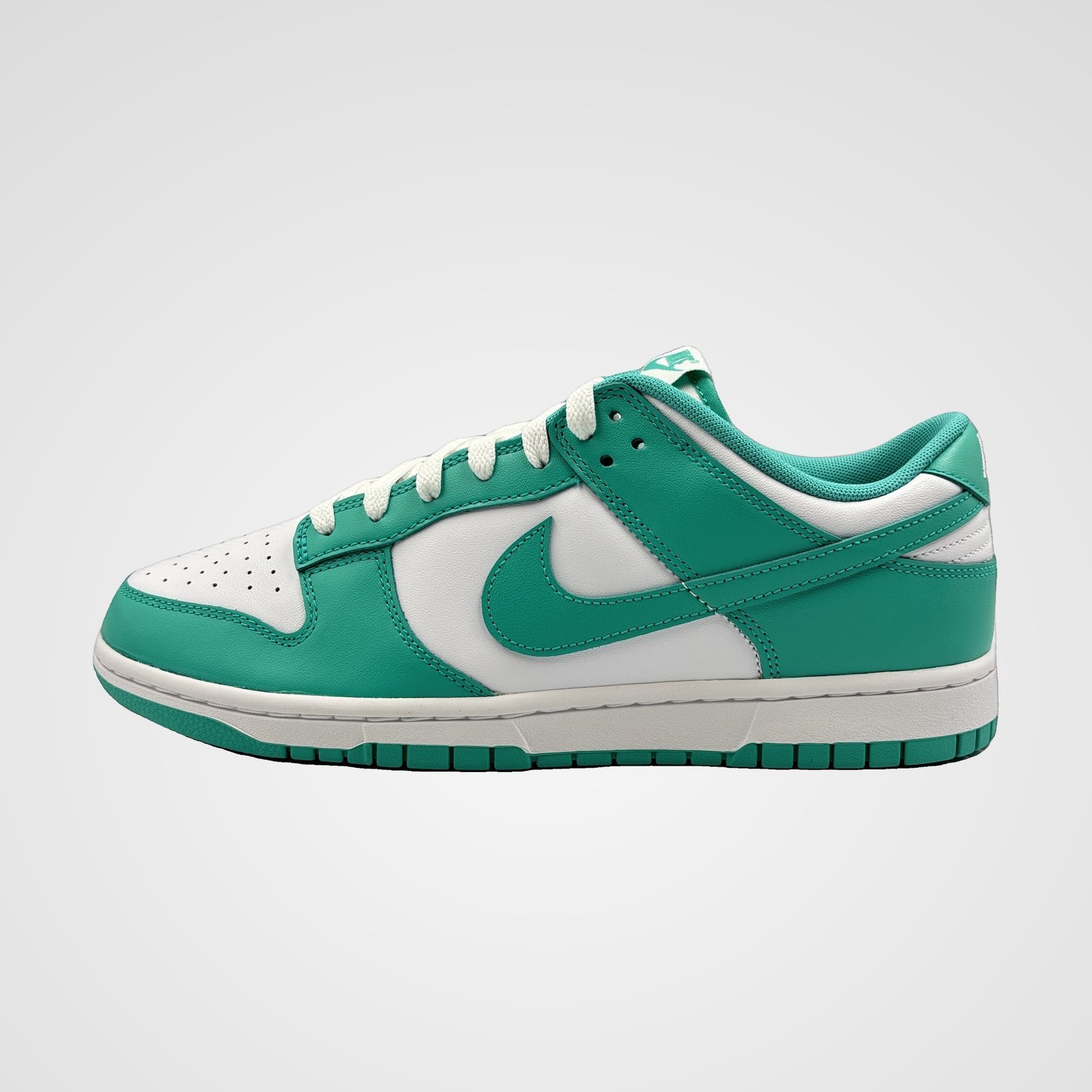 IMG_6548.jpg Nike Dunk Low "Jade" - Image 1